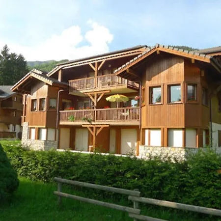 Coquet T2 Avec Terrasse Plein Sud, Au Centre De Samoens, Proche Commerces Et Ski-bus - Fr-1-629-79 *